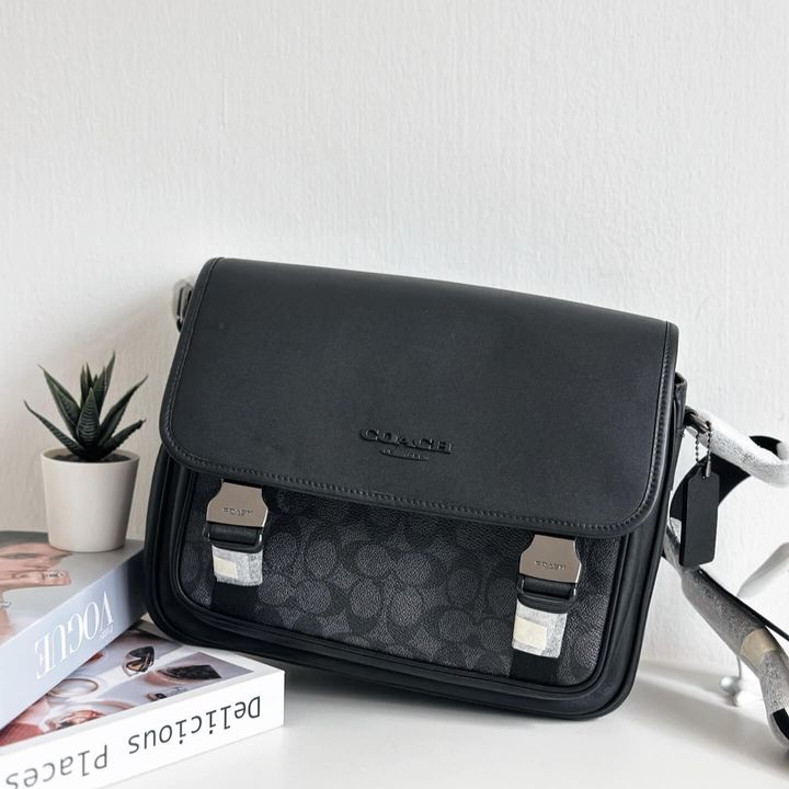 JuzBeauty_JuzBeautyMalaysia_JuzPretty_Authentic_Kbeauty_Malaysia_Skin_Care_Cosmetics_Jbeauty_Health_Care_korean_streetwear_US_Luxury_COACH CT716 Racer Messenger Bag In Signature Canvas In Charcoal Black 男款斜挎包1