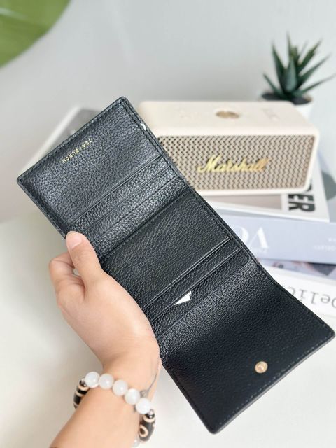 JuzBeauty_JuzBeautyMalaysia_JuzPretty_Authentic_Kbeauty_Malaysia_Skin_Care_Cosmetics_Jbeauty_Health_Care_korean_streetwear_US_Luxury_TORY BURCH 159431 Britten Black Pebbled Leather Tri-fold Compact Wallet In Black 女款钱包2