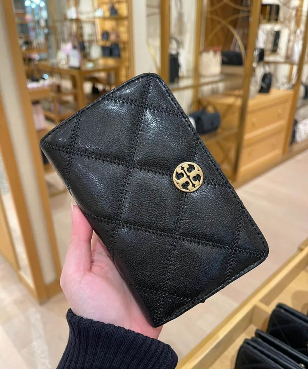 JuzBeauty_JuzBeautyMalaysia_JuzPretty_Authentic_Kbeauty_Malaysia_Skin_Care_Cosmetics_Jbeauty_Health_Care_korean_streetwear_US_Luxury_TORY BURCH 150077 Willa Leather Medium Wallet In Black 女款錢包1