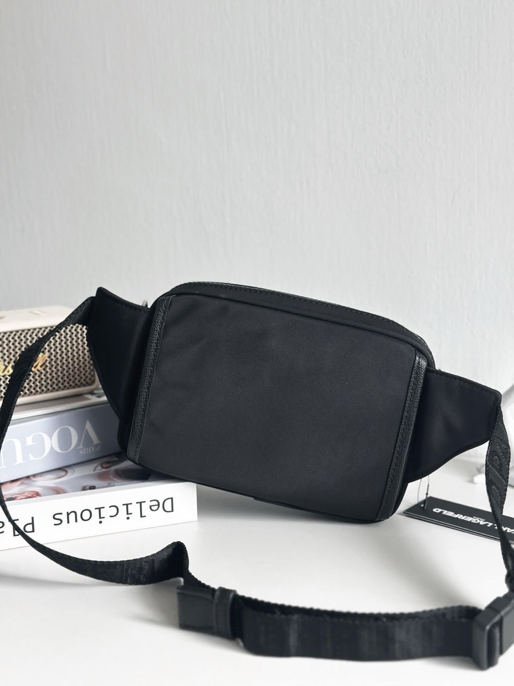 JuzBeauty_JuzBeautyMalaysia_JuzPretty_Authentic_Kbeauty_Malaysia_Skin_Care_Cosmetics_Jbeauty_Health_Care_korean_streetwear_US_Luxury_KARL LAGERFELD LH3EE5CL Voyage Convertible Belt Bag In Black 斜挎包10