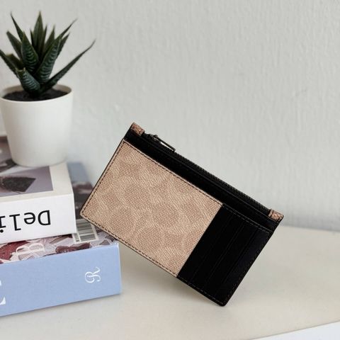 JuzBeauty_JuzBeautyMalaysia_JuzPretty_Authentic_Kbeauty_Malaysia_Skin_Care_Cosmetics_Jbeauty_Health_Care_korean_streetwear_US_Luxury_COACH CAB81 Zip Card Case In Blocked Signature Canvas in Sand Tan 男款卡包1