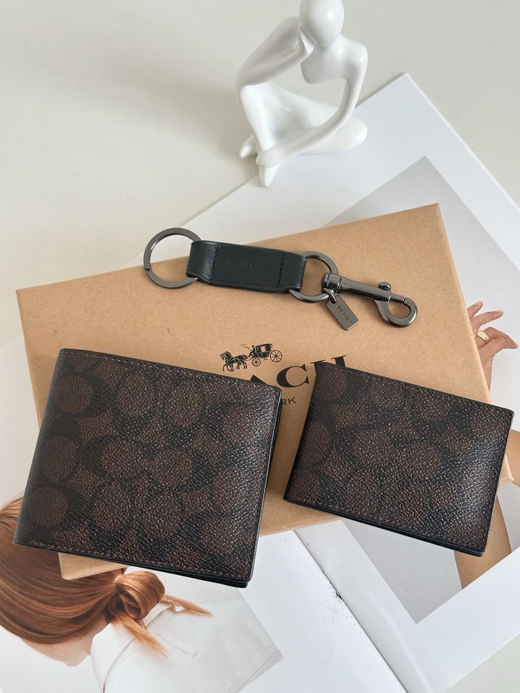 JuzBeauty_JuzBeautyMalaysia_JuzPretty_Authentic_Kbeauty_Malaysia_Skin_Care_Cosmetics_Jbeauty_Health_Care_korean_streetwear_US_Luxury_COACH CW344 Boxed 3 In 1 Wallet Gift Set In Signature Canvas In Walnut Black 男款钱包卡包礼盒2