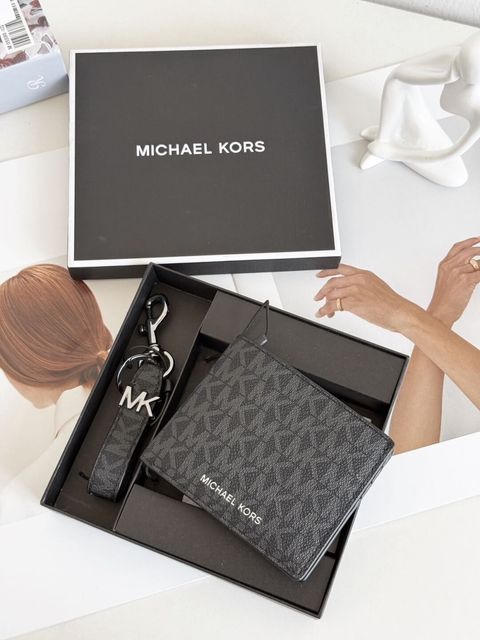 JuzBeauty_JuzBeautyMalaysia_JuzPretty_Authentic_Kbeauty_Malaysia_Skin_Care_Cosmetics_Jbeauty_Health_Care_korean_streetwear_US_Luxury_MICHAEL KORS 36T4LGFF1B Logo Wallet and Key Chain Gift Set in Black 男款钱包礼盒2