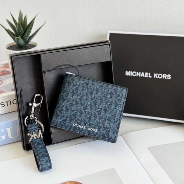 JuzBeauty_JuzBeautyMalaysia_JuzPretty_Authentic_Kbeauty_Malaysia_Skin_Care_Cosmetics_Jbeauty_Health_Care_korean_streetwear_US_Luxury_MICHAEL KORS 36T4LGFF1B Logo Wallet and Key Chain Gift Set in Pale Blue 男款钱包礼盒2