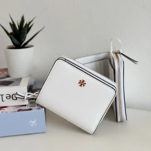 JuzBeauty_JuzBeautyMalaysia_JuzPretty_Authentic_Kbeauty_Malaysia_Skin_Care_Cosmetics_Jbeauty_Health_Care_korean_streetwear_US_Luxury_TORY BURCH 168003 Emerson Soft Mini Wallet In Optic White 女款钱包1