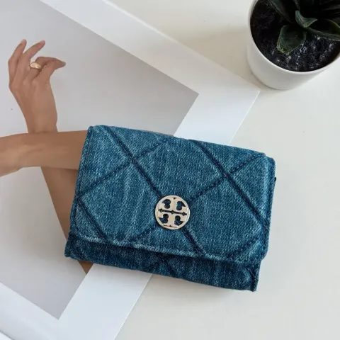 JuzBeauty_JuzBeautyMalaysia_JuzPretty_Authentic_Kbeauty_Malaysia_Skin_Care_Cosmetics_Jbeauty_Health_Care_korean_streetwear_US_Luxury_TORY BURCH 167997 Willa Denim Card Case 女款卡包1