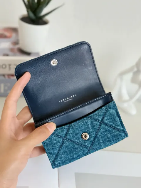 JuzBeauty_JuzBeautyMalaysia_JuzPretty_Authentic_Kbeauty_Malaysia_Skin_Care_Cosmetics_Jbeauty_Health_Care_korean_streetwear_US_Luxury_TORY BURCH 167997 Willa Denim Card Case 女款卡包5