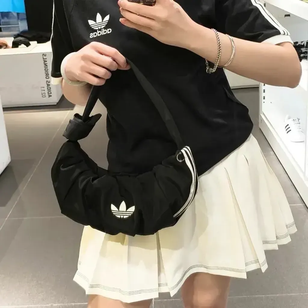 【ADIDAS】Suede Shoulder Bag ★あたたかい素材でかわいい感じ Always Sold Out】ADIDAS Originals Cloud Shoulder Bag Crinkle