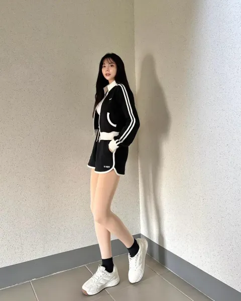 JuzBeauty-JuzBeautyMalaysia-JuzPretty-Authentic-Kbeauty-Malaysia-Skin-Care-Cosmetics-Jbeauty-Health-Care-korean-streetwear-NERDY Heritage NY Track Set 短款套裝8