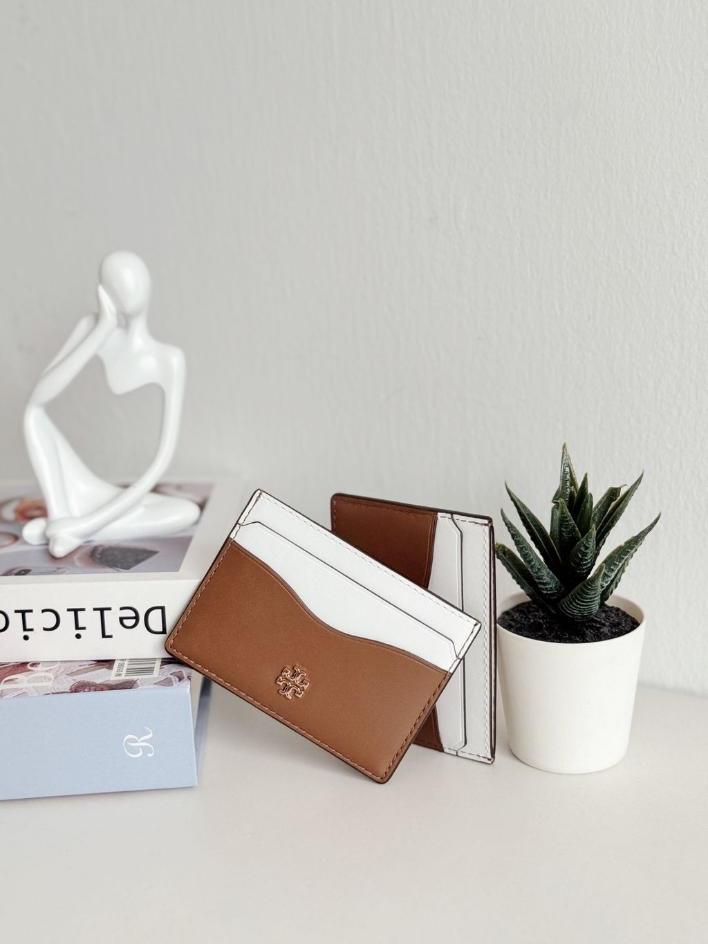JuzBeauty_JuzBeautyMalaysia_JuzPretty_Authentic_Kbeauty_Malaysia_Skin_Care_Cosmetics_Jbeauty_Health_Care_korean_streetwear_US_Luxury_TORY BURCH 168328 Emerson Slim Card Case In Optic White 女款卡包8