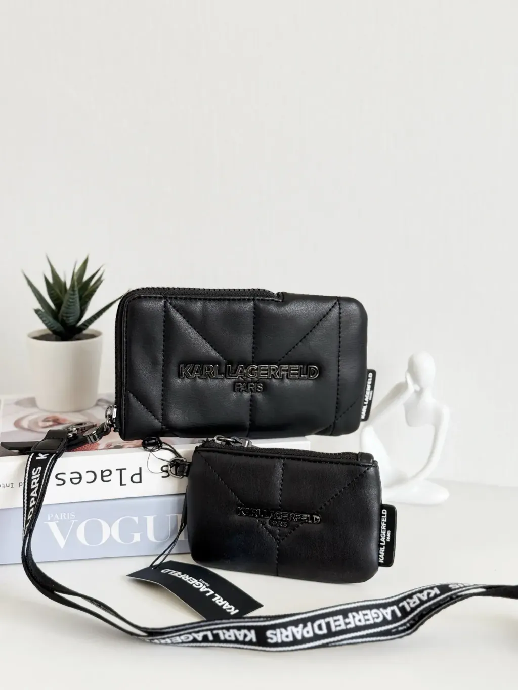 JuzBeauty_JuzBeautyMalaysia_JuzPretty_Authentic_Kbeauty_Malaysia_Skin_Care_Cosmetics_Jbeauty_Health_Care_korean_streetwear_US_Luxury_KARL LAGERFELD LH3YE5BV Voyage Lanyard Key Fob In Black 女款钱包8
