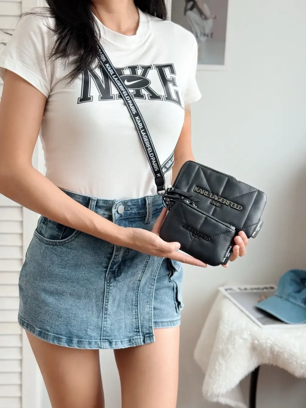 JuzBeauty_JuzBeautyMalaysia_JuzPretty_Authentic_Kbeauty_Malaysia_Skin_Care_Cosmetics_Jbeauty_Health_Care_korean_streetwear_US_Luxury_KARL LAGERFELD LH3YE5BV Voyage Lanyard Key Fob In Black 女款钱包3