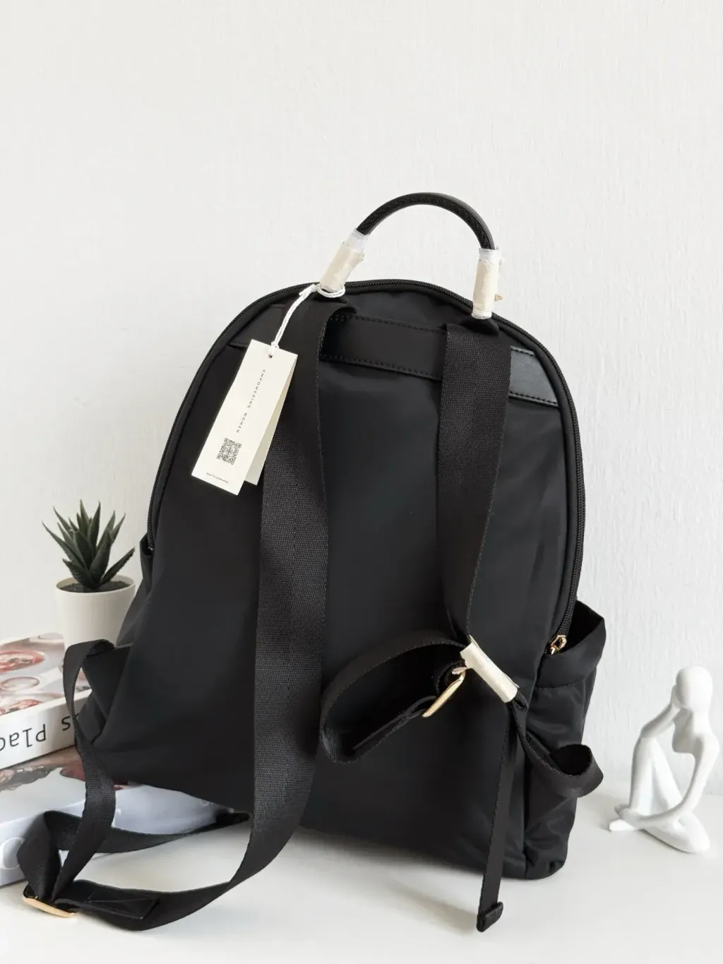 JuzBeauty_JuzBeautyMalaysia_JuzPretty_Authentic_Kbeauty_Malaysia_Skin_Care_Cosmetics_Jbeauty_Health_Care_korean_streetwear_US_Luxury_TORY BURCH 88368 Ella Nylon Backpack Bag In Black 女款背包4