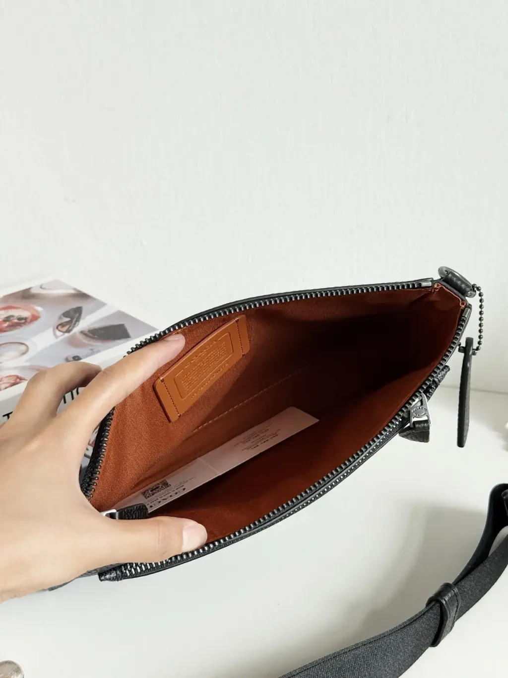 JuzBeauty_JuzBeautyMalaysia_JuzPretty_Authentic_Kbeauty_Malaysia_Skin_Care_Cosmetics_Jbeauty_Health_Care_korean_streetwear_US_Luxury_COACH CW372 Holden Crossbody In Blocked Signature Canvas Charcoal Black Multi 男款斜挎包7