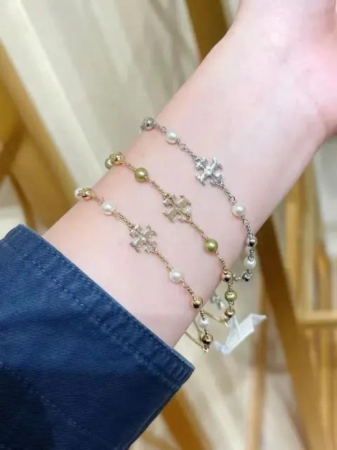 JuzBeauty_JuzBeautyMalaysia_JuzPretty_Authentic_Kbeauty_Malaysia_Skin_Care_Cosmetics_Jbeauty_Health_Care_korean_streetwear_US_Luxury_TORY BURCH 164147 Logo Pearl Beaded Slider 手链2