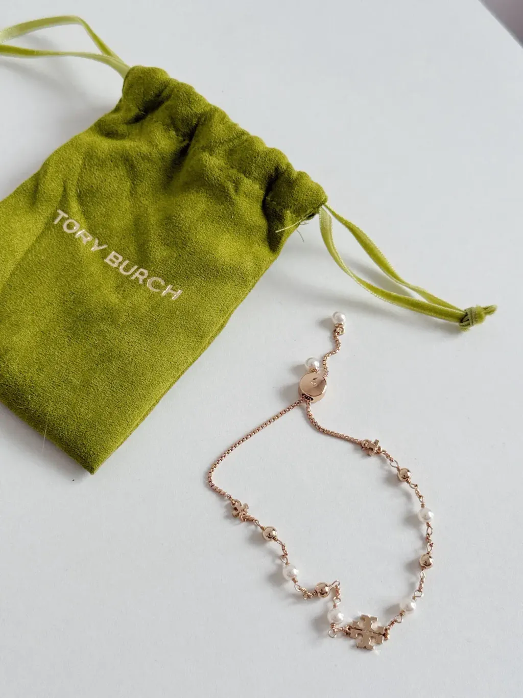 JuzBeauty_JuzBeautyMalaysia_JuzPretty_Authentic_Kbeauty_Malaysia_Skin_Care_Cosmetics_Jbeauty_Health_Care_korean_streetwear_US_Luxury_TORY BURCH 164147 Logo Pearl Beaded Slider 手链3