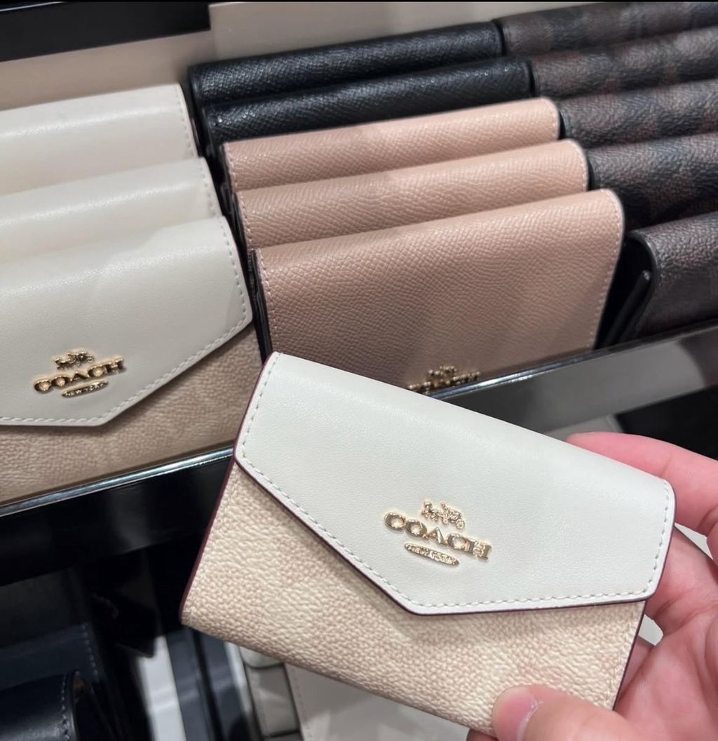 JuzBeauty_JuzBeautyMalaysia_JuzPretty_Authentic_Kbeauty_Malaysia_Skin_Care_Cosmetics_Jbeauty_Health_Care_korean_streetwear_US_Luxury_COACH CZ272 Flap Card Case In Signature Canvas in Sand:Chalk 女款卡包6