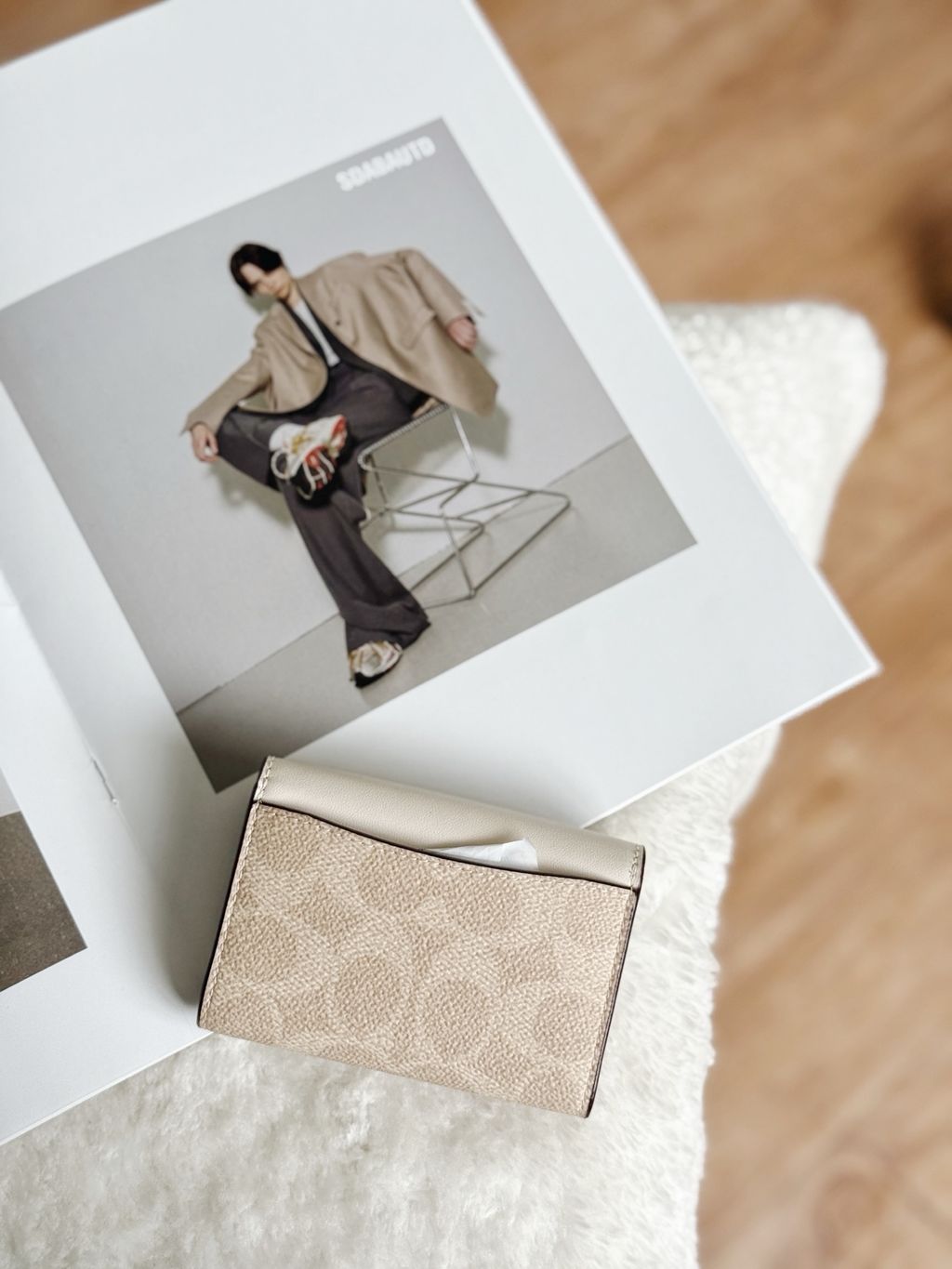 JuzBeauty_JuzBeautyMalaysia_JuzPretty_Authentic_Kbeauty_Malaysia_Skin_Care_Cosmetics_Jbeauty_Health_Care_korean_streetwear_US_Luxury_COACH CZ272 Flap Card Case In Signature Canvas in Sand:Chalk 女款卡包5