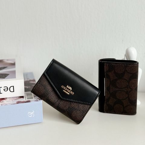 JuzBeauty_JuzBeautyMalaysia_JuzPretty_Authentic_Kbeauty_Malaysia_Skin_Care_Cosmetics_Jbeauty_Health_Care_korean_streetwear_US_Luxury_COACH CZ272 Flap Card Case In Signature Canvas in Walnut:Black 女款卡包1