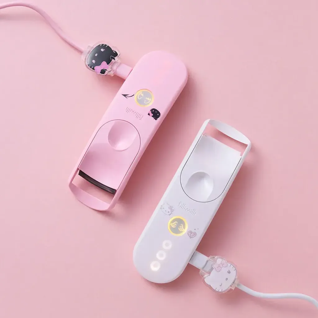 JuzBeauty-JuzBeautyMalaysia-JuzPretty-Authentic-Kbeauty-Malaysia-Skin-Care-Cosmetics-Jbeauty-Health-Care-korean-streetwear-fillimilli x HELLO KITTY ANGEL AND DEVIL Heating Viewer Wide Fit Set USB充电款电热睫毛夹10