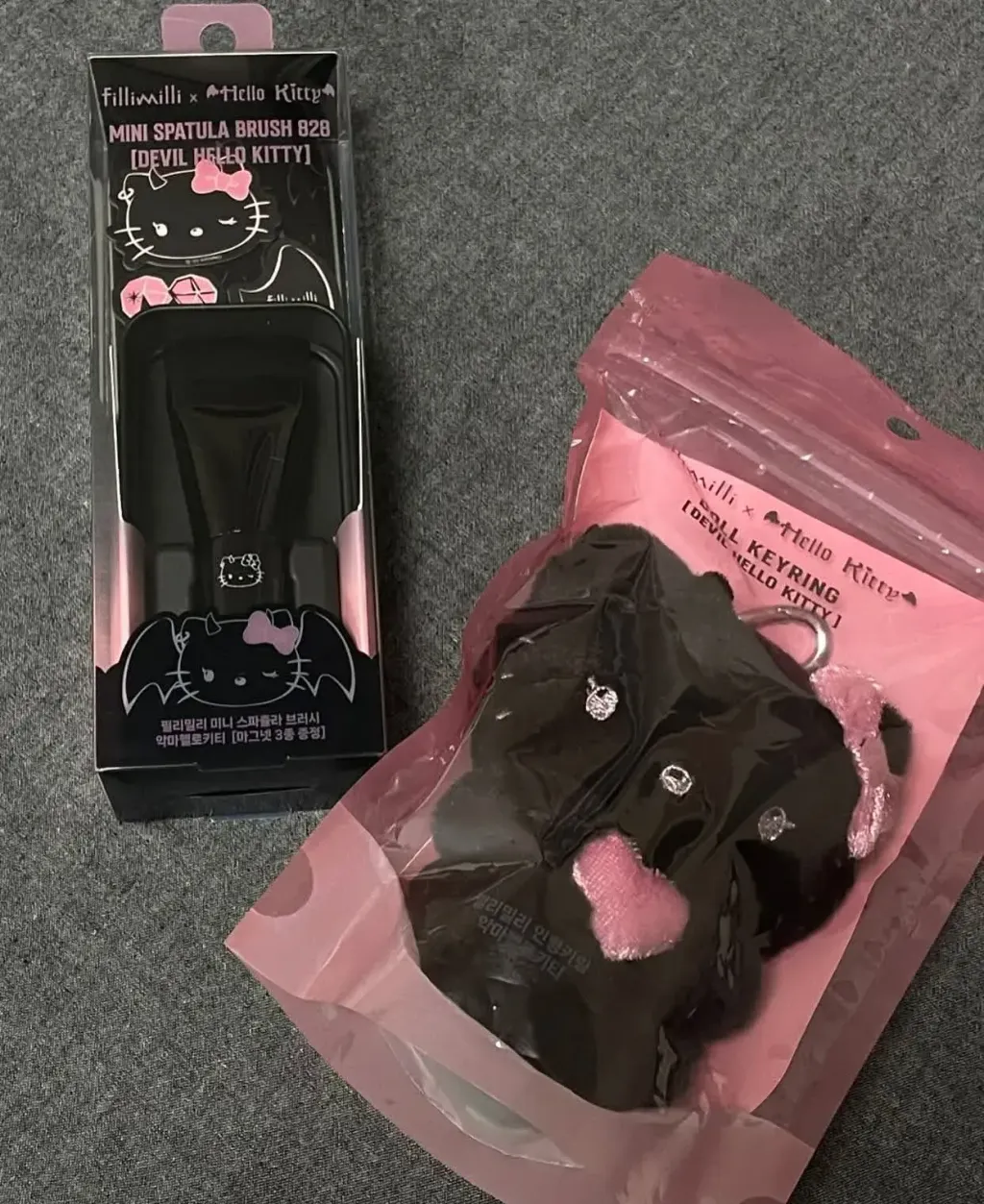 JuzBeauty-JuzBeautyMalaysia-JuzPretty-Authentic-Kbeauty-Malaysia-Skin-Care-Cosmetics-Jbeauty-Health-Care-korean-streetwear-fillimilli x HELLO KITTY ANGEL & DEVIL Mini Spatula Brush 828 一字粉底刷8