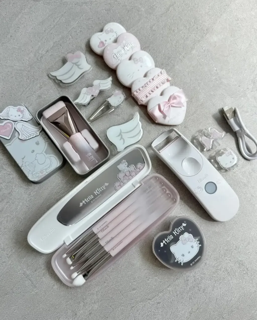 JuzBeauty-JuzBeautyMalaysia-JuzPretty-Authentic-Kbeauty-Malaysia-Skin-Care-Cosmetics-Jbeauty-Health-Care-korean-streetwear-fillimilli x HELLO KITTY ANGEL & DEVIL Eyebrush Pro Collection 联名限量款 眼部化妆刷套盒1