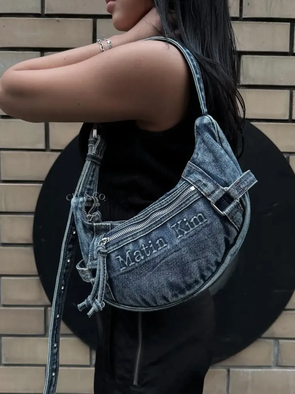 JuzBeauty-JuzBeautyMalaysia-JuzPretty-Authentic-Kbeauty-Malaysia-Skin-Care-Cosmetics-Jbeauty-Health-Care-korean-streetwear-MATIN KIM MK2534BG038M Matin Washed Denim Mini Hobo Bag 水洗牛仔腋下包 月亮包11