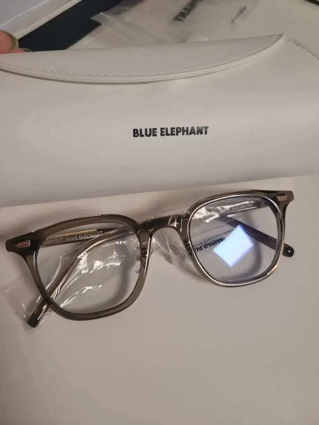 JuzBeauty-JuzBeautyMalaysia-JuzPretty-Authentic-Kbeauty-Malaysia-Skin-Care-Cosmetics-Jbeauty-Health-Care-korean-streetwear-BLUE ELEPHANT LATW 眼镜1
