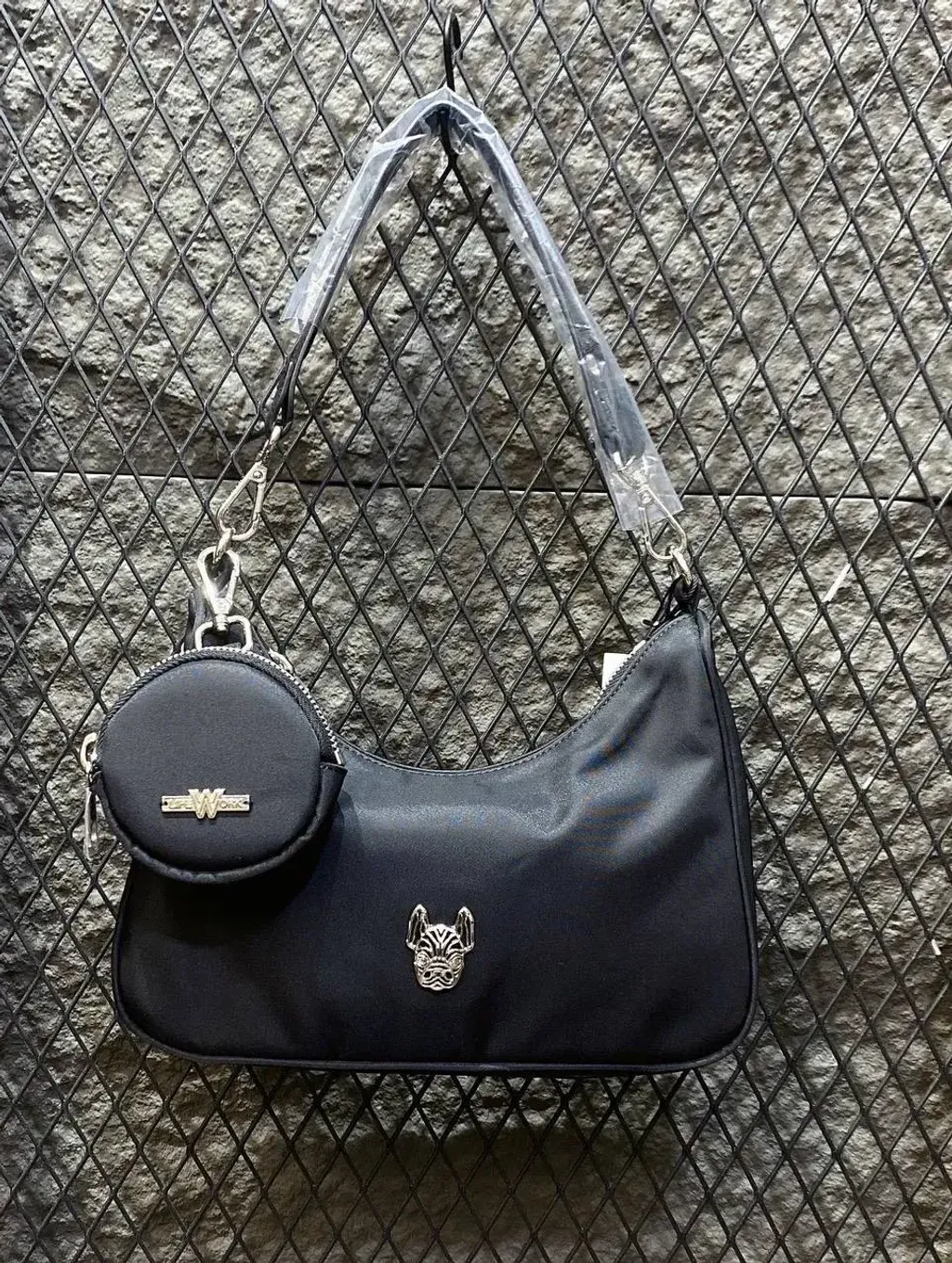 JuzBeauty-JuzBeautyMalaysia-JuzPretty-Authentic-Kbeauty-Malaysia-Skin-Care-Cosmetics-Jbeauty-Health-Care-korean-streetwear-LIFEWORK LW245BG750 Jacquard Radogram Hobo Bag 腋下包7