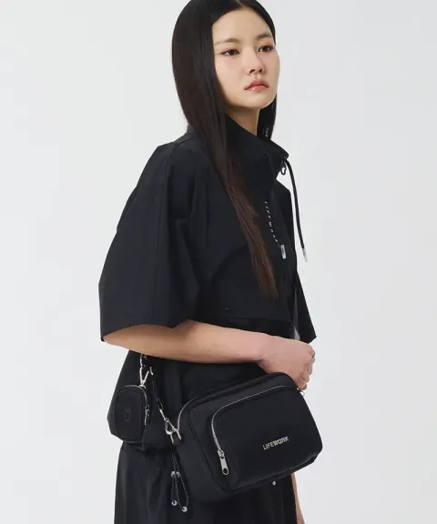 JuzBeauty-JuzBeautyMalaysia-JuzPretty-Authentic-Kbeauty-Malaysia-Skin-Care-Cosmetics-Jbeauty-Health-Care-korean-streetwear-LIFEWORK LW255BG408 Metal Logo Camera Bag 相机包1