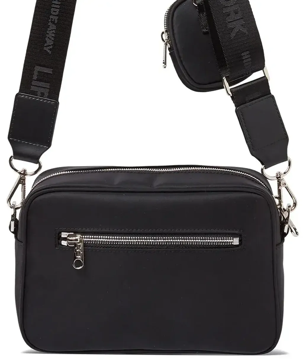 JuzBeauty-JuzBeautyMalaysia-JuzPretty-Authentic-Kbeauty-Malaysia-Skin-Care-Cosmetics-Jbeauty-Health-Care-korean-streetwear-LIFEWORK LW255BG408 Metal Logo Camera Bag 相机包4
