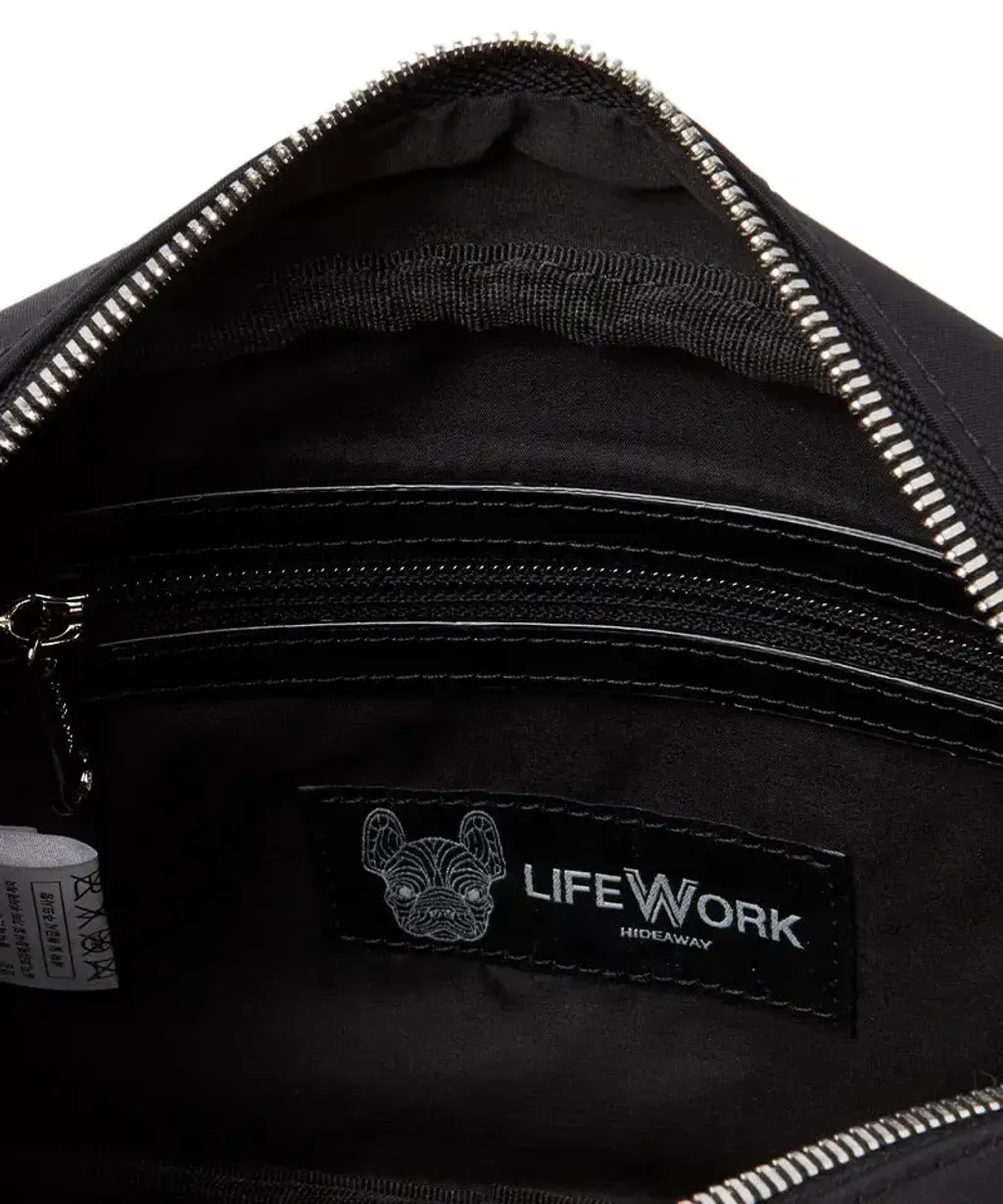 JuzBeauty-JuzBeautyMalaysia-JuzPretty-Authentic-Kbeauty-Malaysia-Skin-Care-Cosmetics-Jbeauty-Health-Care-korean-streetwear-LIFEWORK LW255BG408 Metal Logo Camera Bag 相机包5