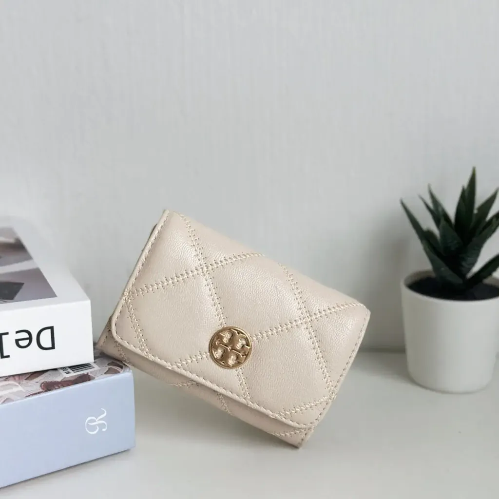 JuzBeauty_JuzBeautyMalaysia_JuzPretty_Authentic_Kbeauty_Malaysia_Skin_Care_Cosmetics_Jbeauty_Health_Care_korean_streetwear_US_Luxury_TORY BURCH 878660422 Willa Card Case In New Cream 卡包5