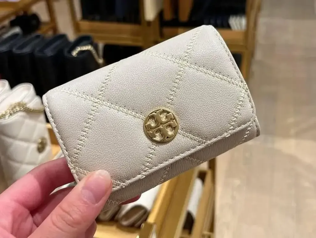JuzBeauty_JuzBeautyMalaysia_JuzPretty_Authentic_Kbeauty_Malaysia_Skin_Care_Cosmetics_Jbeauty_Health_Care_korean_streetwear_US_Luxury_TORY BURCH 878660422 Willa Card Case In New Cream 卡包4