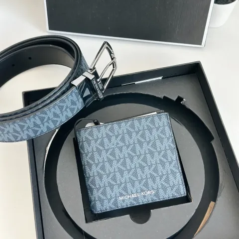 JuzBeauty_JuzBeautyMalaysia_JuzPretty_Authentic_Kbeauty_Malaysia_Skin_Care_Cosmetics_Jbeauty_Health_Care_korean_streetwear_US_Luxury_MICHAEL KORS 36S4LGFF6B Signature Logo Billfold Wallet And Belt Gift Set In Blue 钱包 腰带礼盒7