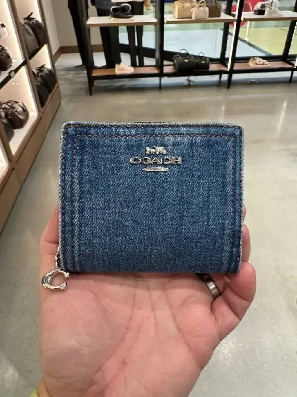 JuzBeauty_JuzBeautyMalaysia_JuzPretty_Authentic_Kbeauty_Malaysia_Skin_Care_Cosmetics_Jbeauty_Health_Care_korean_streetwear_US_Luxury_COACH CAP07 Snap Wallet In Denim 女款钱包5