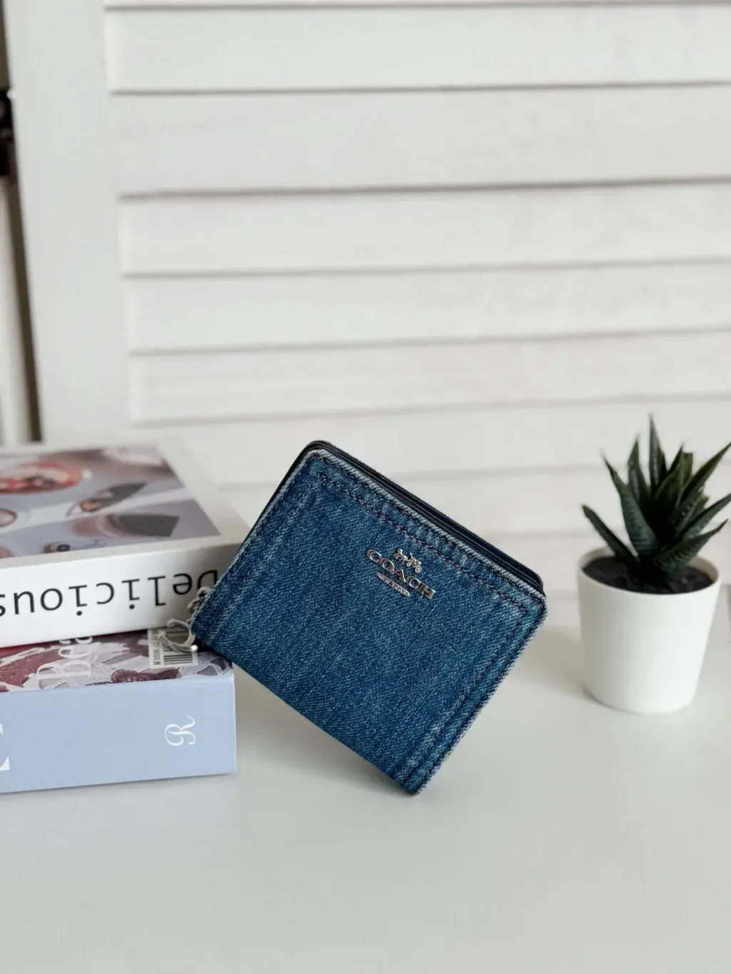 JuzBeauty_JuzBeautyMalaysia_JuzPretty_Authentic_Kbeauty_Malaysia_Skin_Care_Cosmetics_Jbeauty_Health_Care_korean_streetwear_US_Luxury_COACH CAP07 Snap Wallet In Denim 女款钱包1
