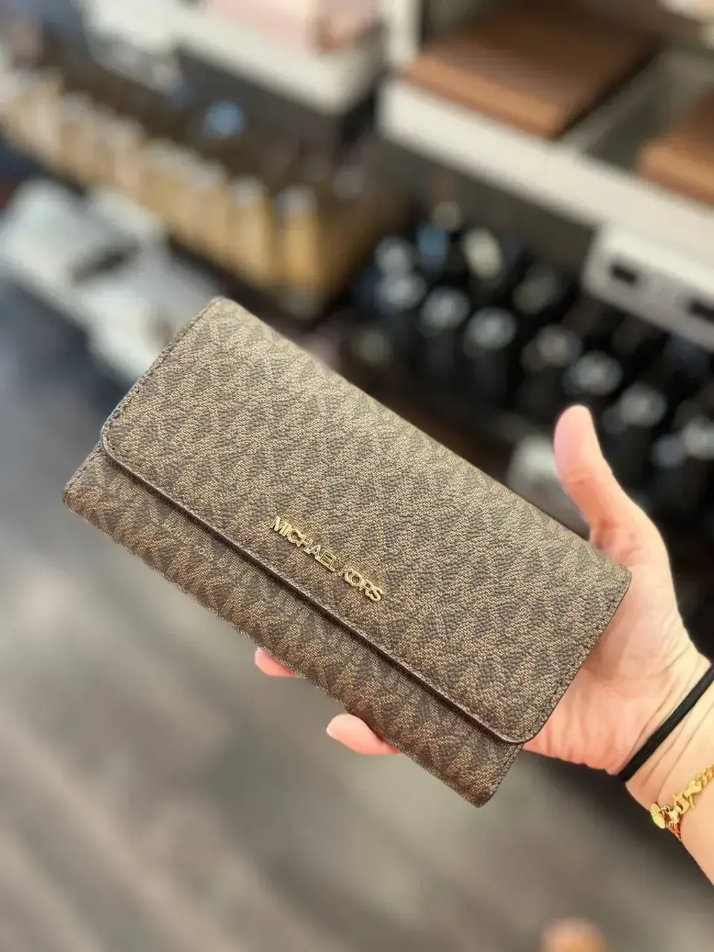 JuzBeauty_JuzBeautyMalaysia_JuzPretty_Authentic_Kbeauty_Malaysia_Skin_Care_Cosmetics_Jbeauty_Health_Care_korean_streetwear_US_Luxury_MICHAEL KORS 35F8STVF3B Jet Set Travel Large Trifold Wallet In Signature Brown 女款长钱包3