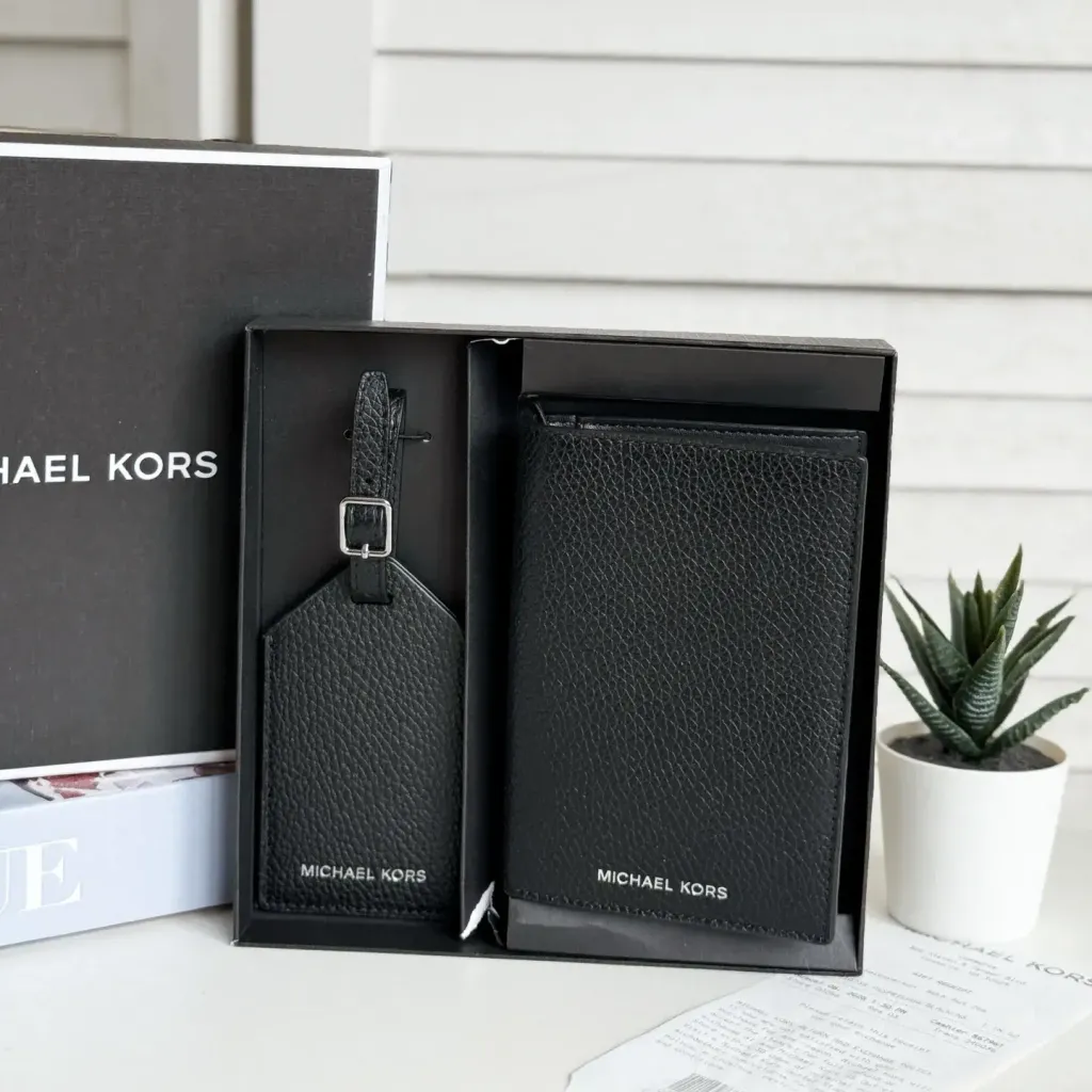 JuzBeauty_JuzBeautyMalaysia_JuzPretty_Authentic_Kbeauty_Malaysia_Skin_Care_Cosmetics_Jbeauty_Health_Care_korean_streetwear_US_Luxury_MICHAEL KORS 36T4LCON4L Pebbled Leather Passport Case And Luggage Tag Gift Set 男款护照夹+行李牌礼盒8