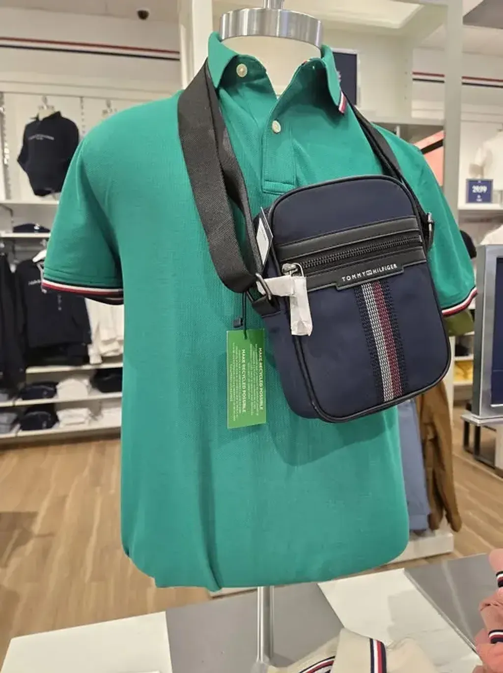 JuzBeauty_JuzBeautyMalaysia_JuzPretty_Authentic_Kbeauty_Malaysia_Skin_Care_Cosmetics_Jbeauty_Health_Care_korean_streetwear_US_Luxury_TOMMY HILFIGER MY95912348 Flight Bag Crossbody In Navy 斜挎包7