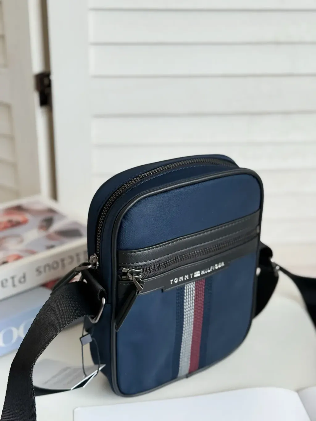 JuzBeauty_JuzBeautyMalaysia_JuzPretty_Authentic_Kbeauty_Malaysia_Skin_Care_Cosmetics_Jbeauty_Health_Care_korean_streetwear_US_Luxury_TOMMY HILFIGER MY95912348 Flight Bag Crossbody In Navy 斜挎包6