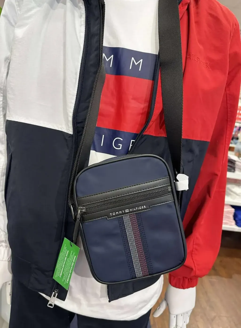 JuzBeauty_JuzBeautyMalaysia_JuzPretty_Authentic_Kbeauty_Malaysia_Skin_Care_Cosmetics_Jbeauty_Health_Care_korean_streetwear_US_Luxury_TOMMY HILFIGER MY95912348 Flight Bag Crossbody In Navy 斜挎包9