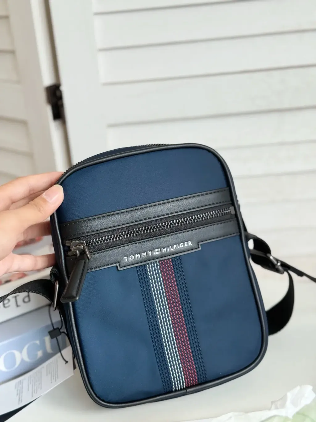 JuzBeauty_JuzBeautyMalaysia_JuzPretty_Authentic_Kbeauty_Malaysia_Skin_Care_Cosmetics_Jbeauty_Health_Care_korean_streetwear_US_Luxury_TOMMY HILFIGER MY95912348 Flight Bag Crossbody In Navy 斜挎包4