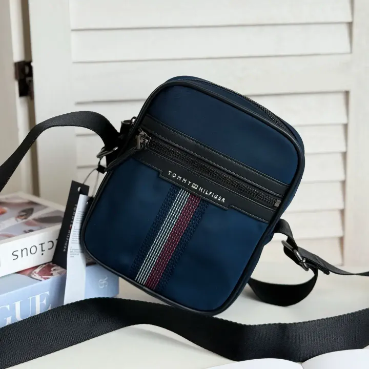 JuzBeauty_JuzBeautyMalaysia_JuzPretty_Authentic_Kbeauty_Malaysia_Skin_Care_Cosmetics_Jbeauty_Health_Care_korean_streetwear_US_Luxury_TOMMY HILFIGER MY95912348 Flight Bag Crossbody In Navy 斜挎包10