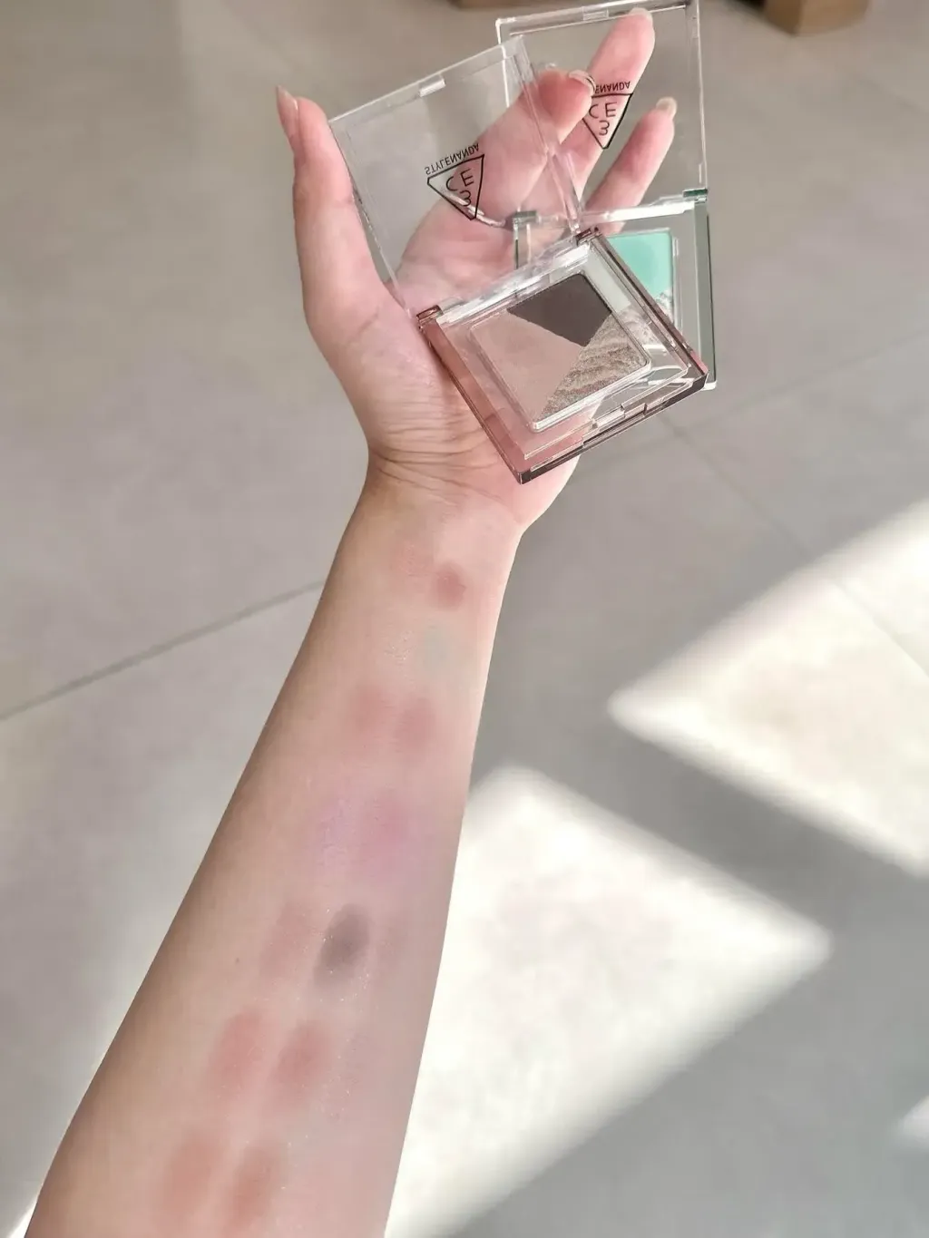 JuzBeauty-JuzBeautyMalaysia-JuzPretty-Authentic-Kbeauty-Malaysia-Skin-Care-Cosmetics-Jbeauty-Health-Care-korean-streetwear-3CE Color Grid Eyeshadow 方格眼影盘25