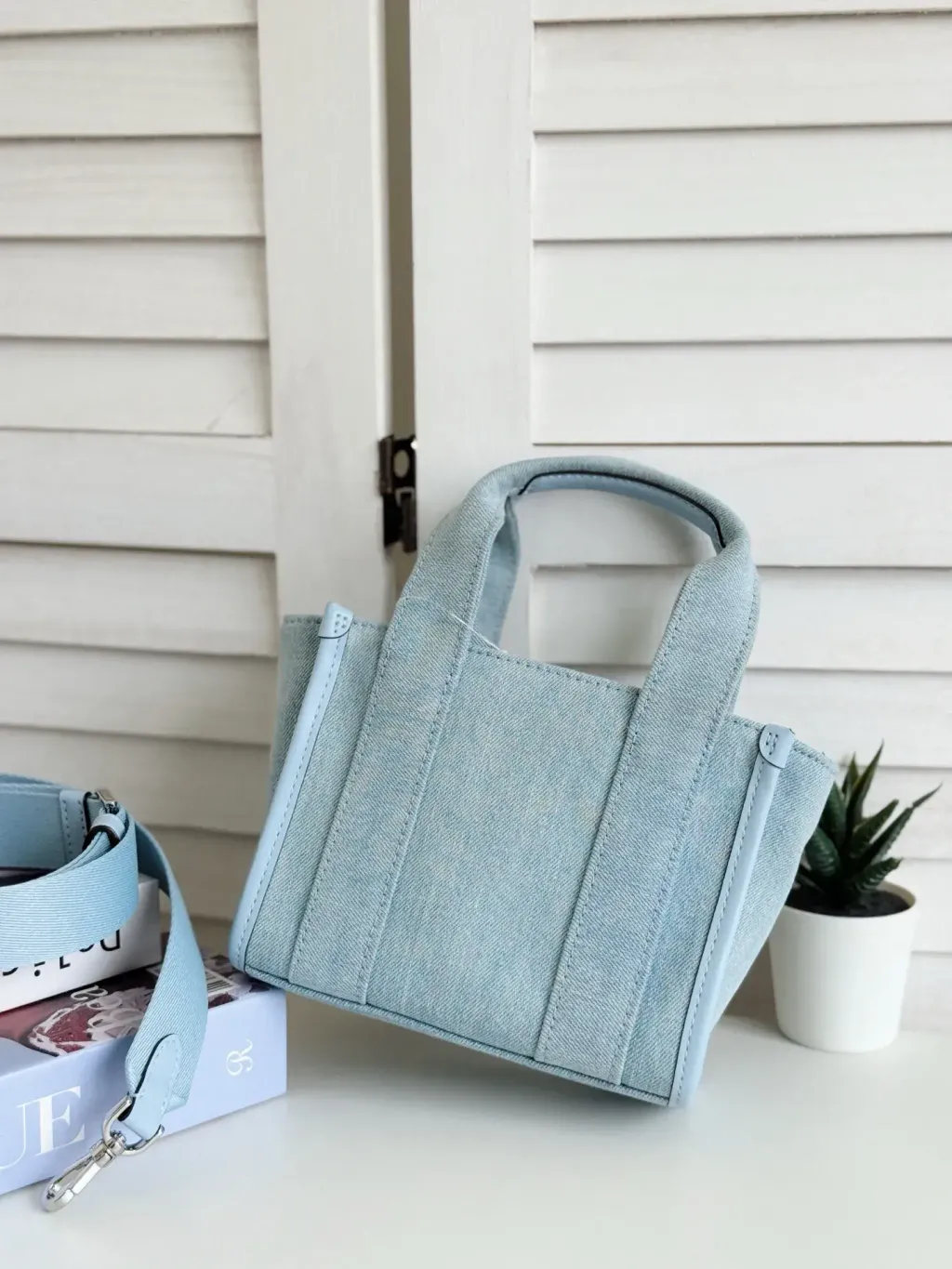 JuzBeauty_JuzBeautyMalaysia_JuzPretty_Authentic_Kbeauty_Malaysia_Skin_Care_Cosmetics_Jbeauty_Health_Care_korean_streetwear_US_Luxury_KATE SPADE KL066 Kip Denim Mini Tote Bag In Blue Multi 托特包11