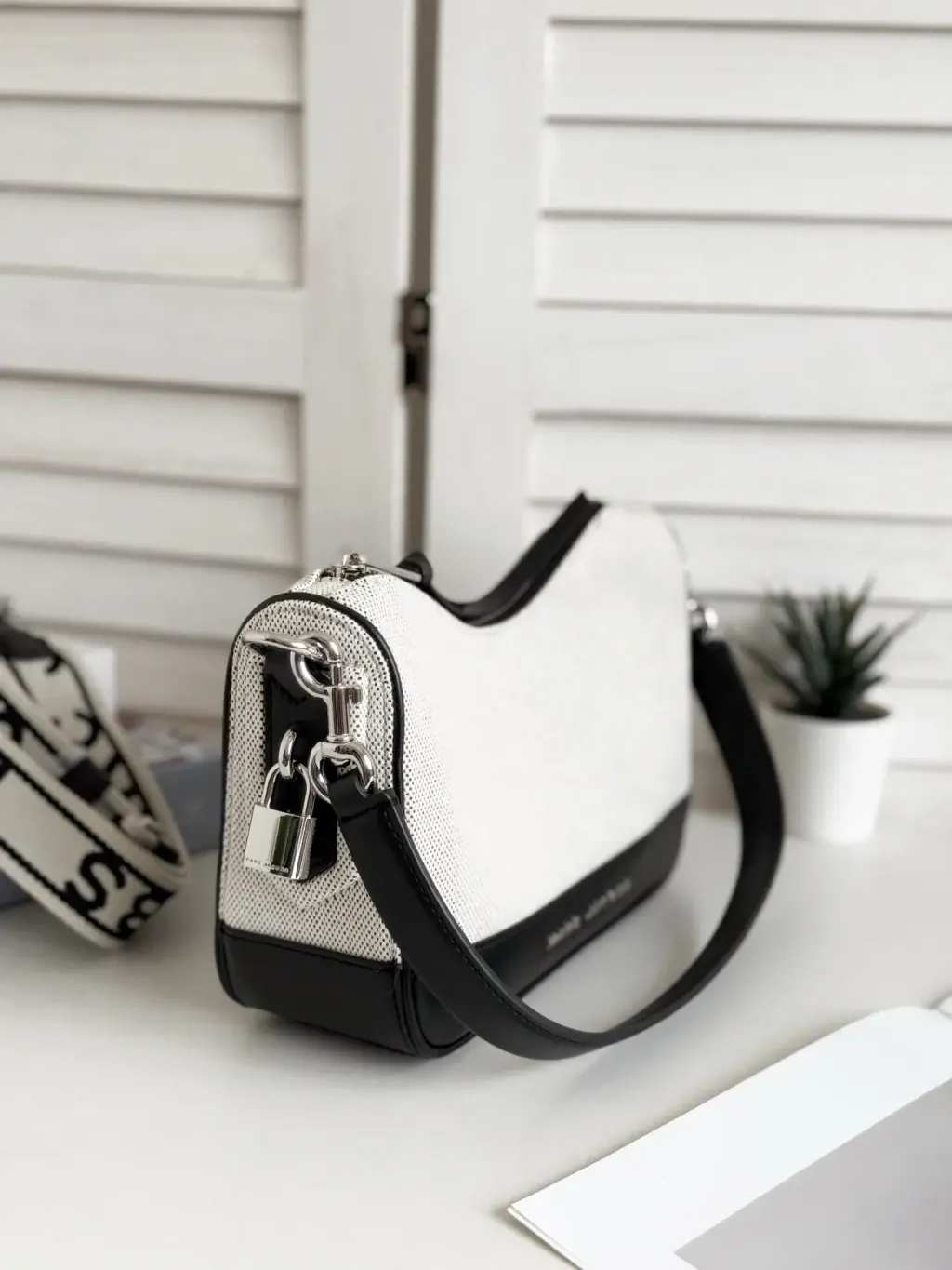 JuzBeauty_JuzBeautyMalaysia_JuzPretty_Authentic_Kbeauty_Malaysia_Skin_Care_Cosmetics_Jbeauty_Health_Care_korean_streetwear_US_Luxury_MARC JACOBS 4S5HSH018H02-261 Canvas Drifter Small Convertible Shoulder Bag In Beige Multi 饺子包6