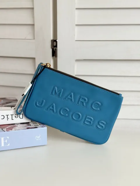 JuzBeauty_JuzBeautyMalaysia_JuzPretty_Authentic_Kbeauty_Malaysia_Skin_Care_Cosmetics_Jbeauty_Health_Care_korean_streetwear_US_Luxury_MARC JACOBS M0015754-489 Large Wristlet In Mali Blue 手拿包2