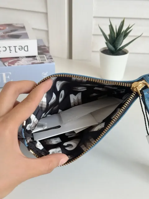 JuzBeauty_JuzBeautyMalaysia_JuzPretty_Authentic_Kbeauty_Malaysia_Skin_Care_Cosmetics_Jbeauty_Health_Care_korean_streetwear_US_Luxury_MARC JACOBS M0015754-489 Large Wristlet In Mali Blue 手拿包1