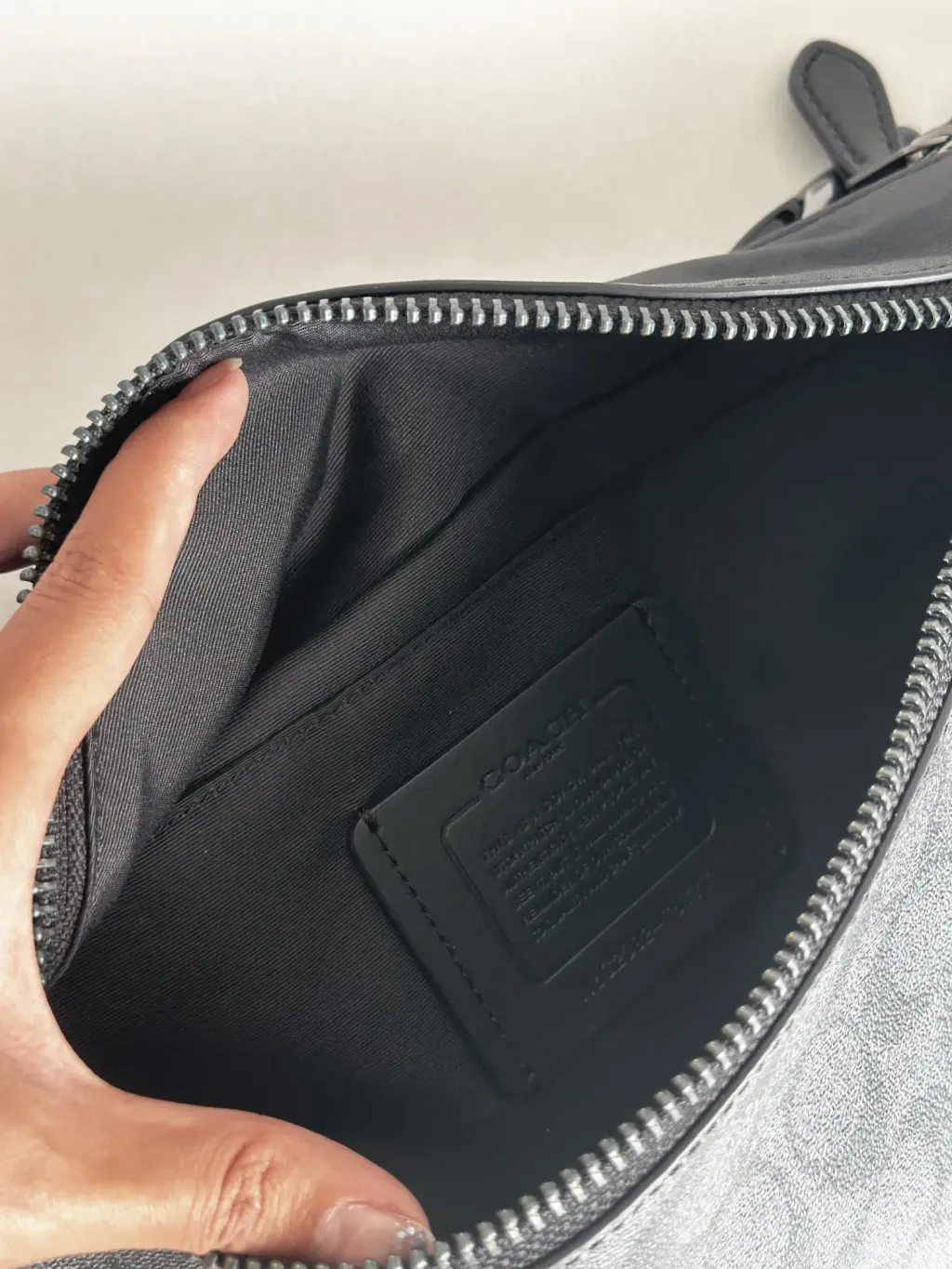 JuzBeauty_JuzBeautyMalaysia_JuzPretty_Authentic_Kbeauty_Malaysia_Skin_Care_Cosmetics_Jbeauty_Health_Care_korean_streetwear_US_Luxury_COACH CV926 Warren Belt Bag In Signature Canvas Black 男款胸包2